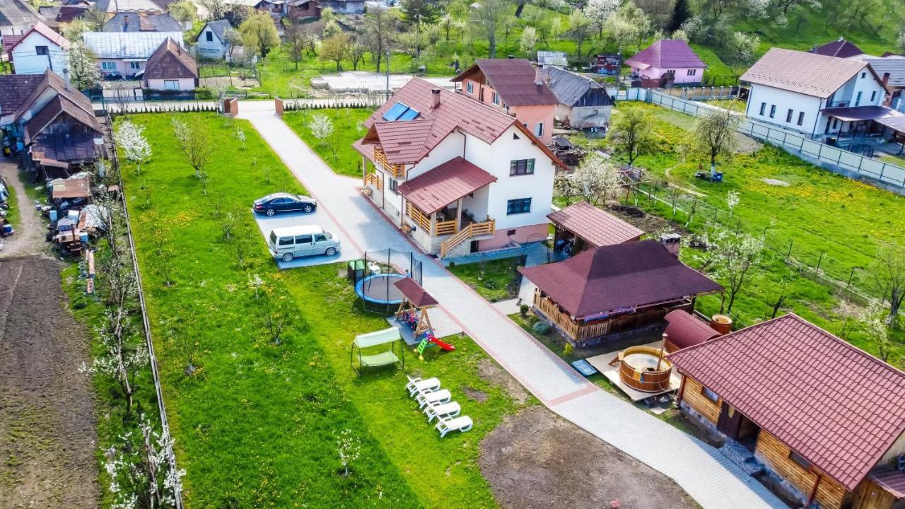 Отель Casa Nely Сигету-Мармацией Экстерьер фото