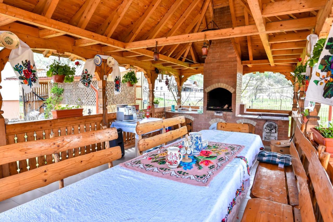 Отель Casa Nely Сигету-Мармацией Экстерьер фото
